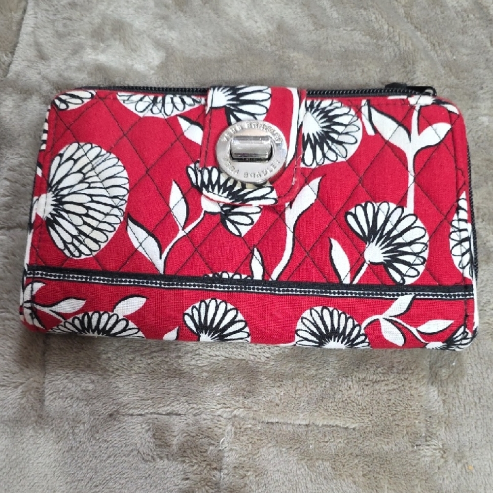Vera Bradley Deco Quilted Daisy Zip Around Wallet Clutch Turn Lock Card Slot EUC